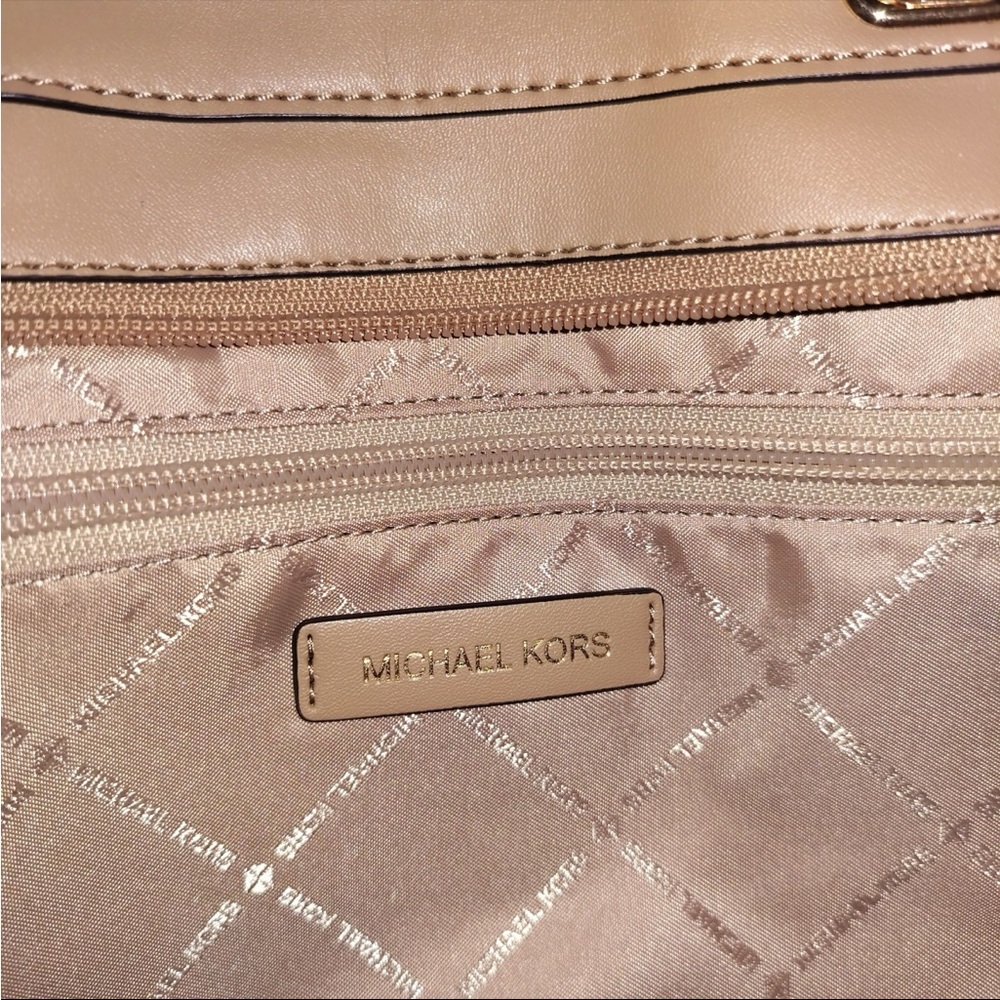 NWT, Michael Kors Jet Set Tote in Pebble Grain Leather - Picture 9 of 10